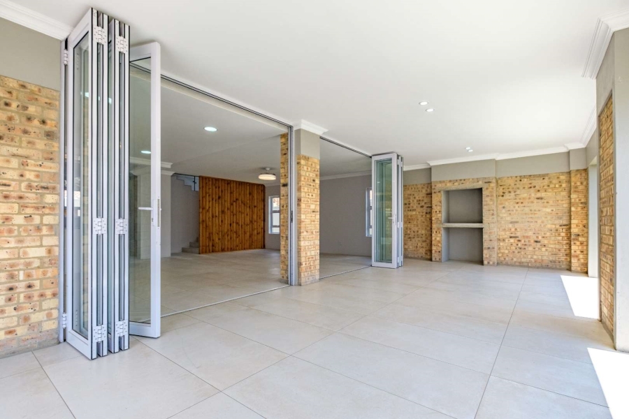 4 Bedroom Property for Sale in Beyerspark Gauteng