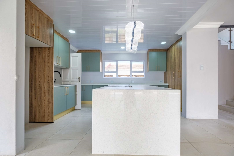 4 Bedroom Property for Sale in Beyerspark Gauteng