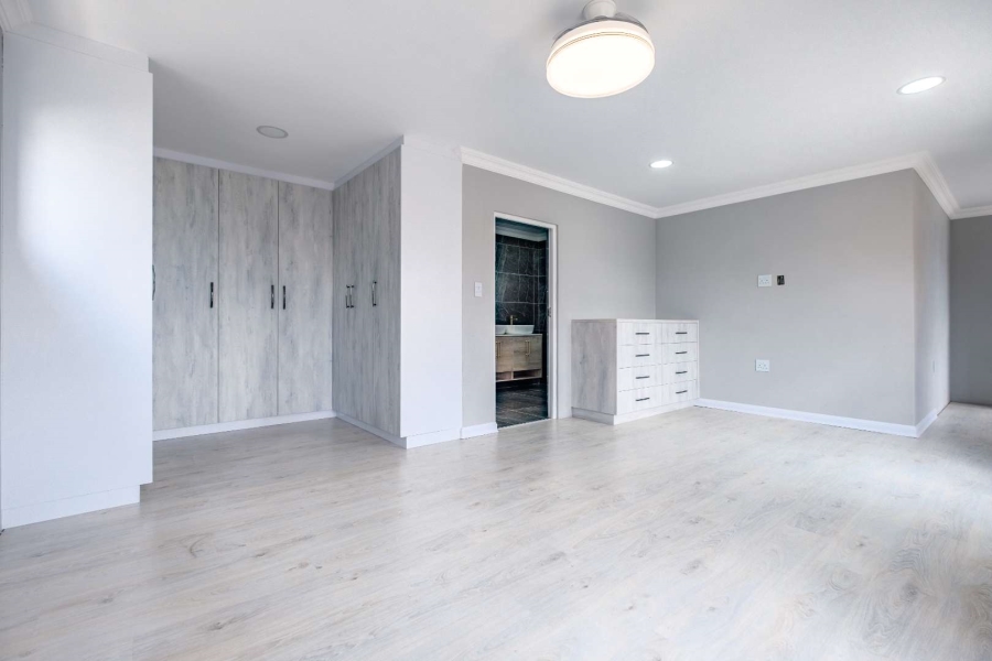 4 Bedroom Property for Sale in Beyerspark Gauteng