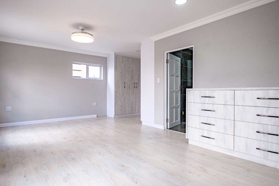 4 Bedroom Property for Sale in Beyerspark Gauteng