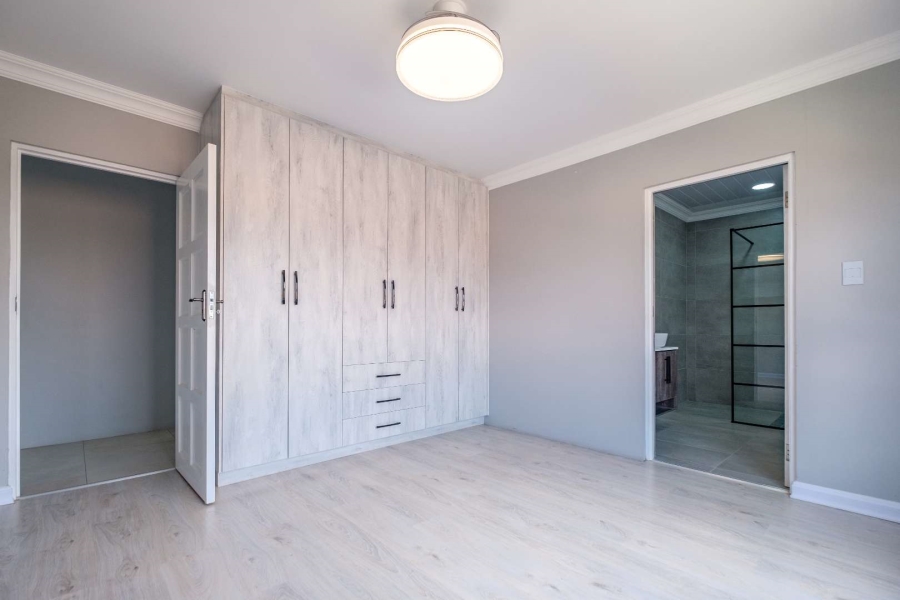 4 Bedroom Property for Sale in Beyerspark Gauteng