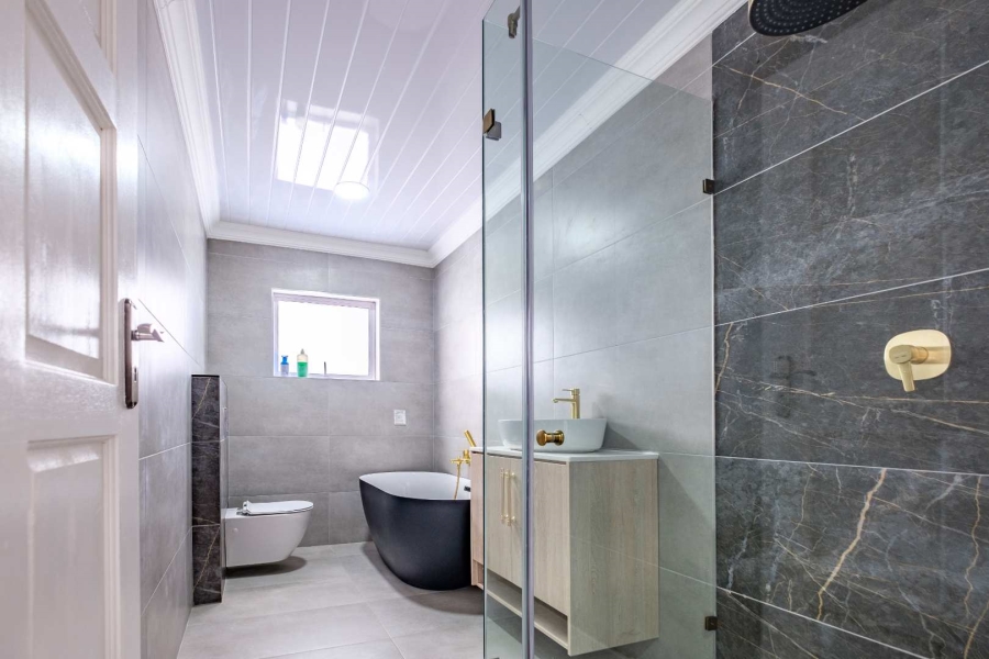 4 Bedroom Property for Sale in Beyerspark Gauteng