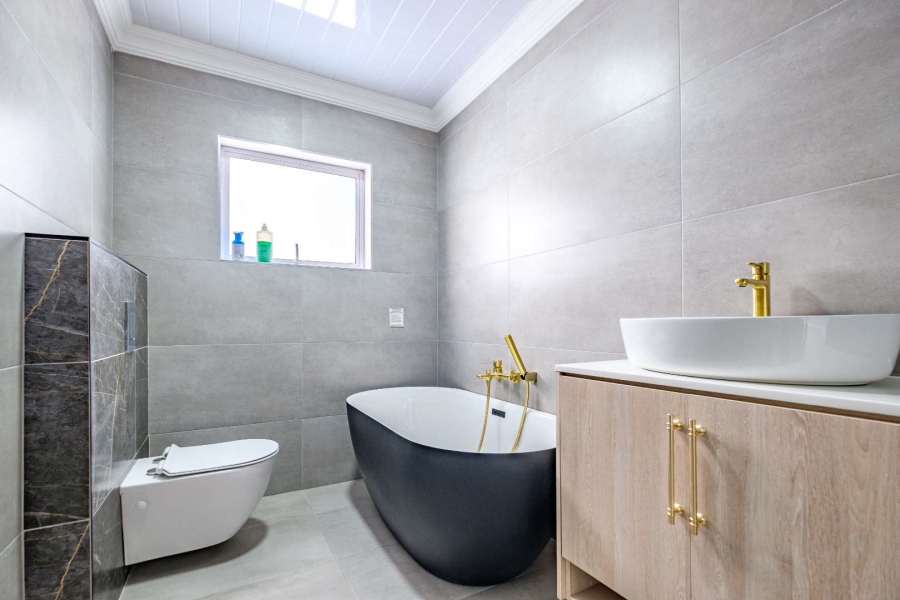 4 Bedroom Property for Sale in Beyerspark Gauteng