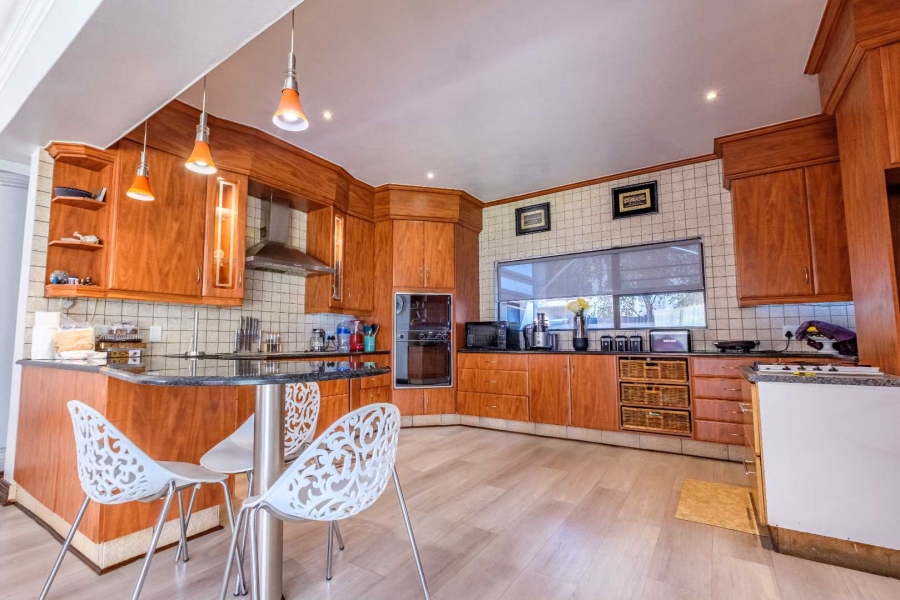 5 Bedroom Property for Sale in Beyerspark Gauteng