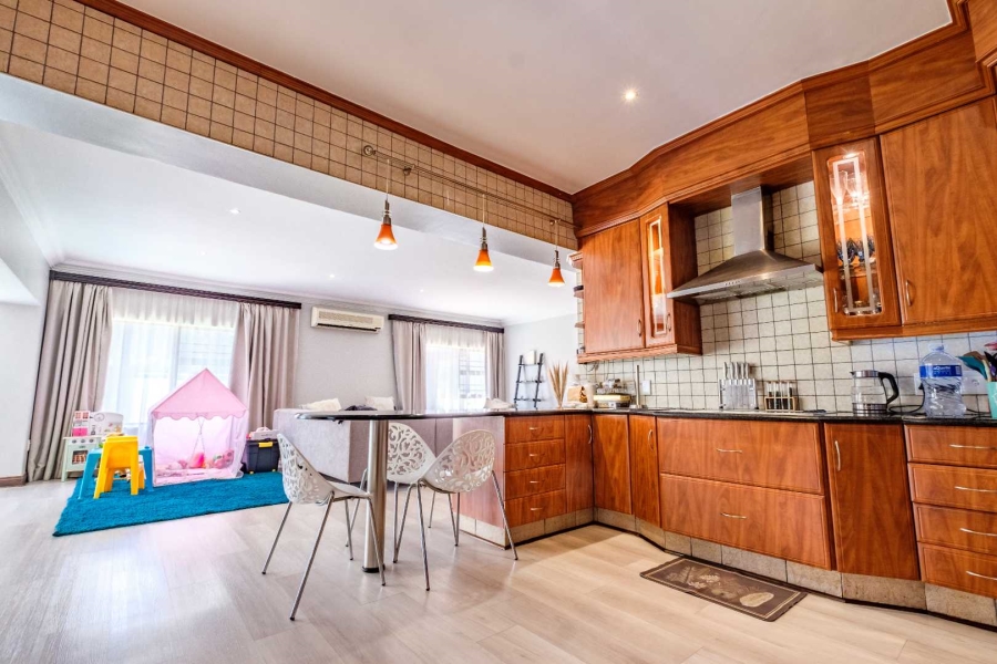 5 Bedroom Property for Sale in Beyerspark Gauteng