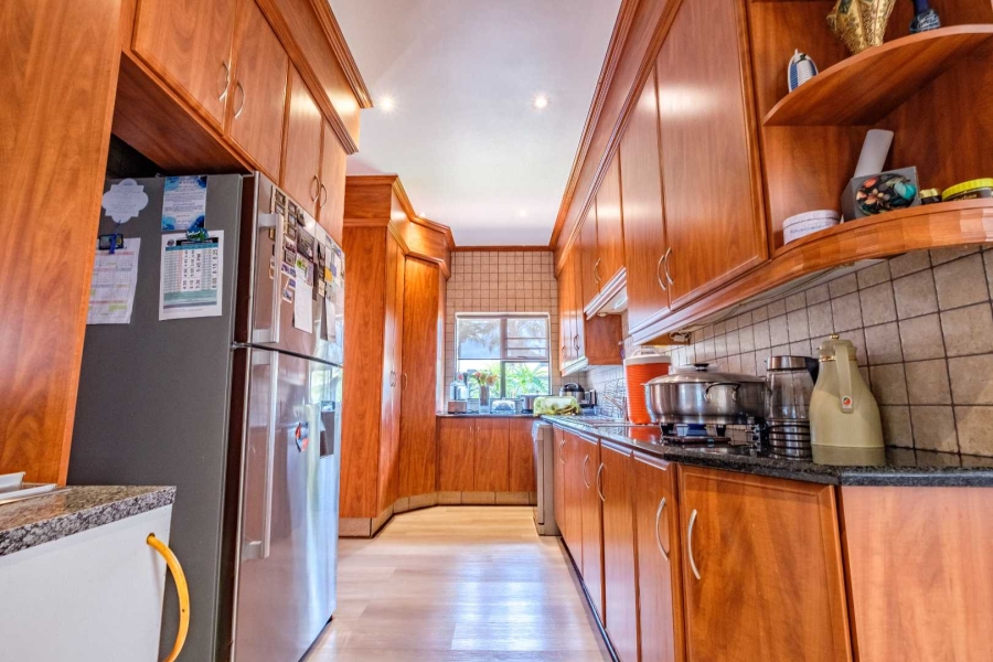 5 Bedroom Property for Sale in Beyerspark Gauteng