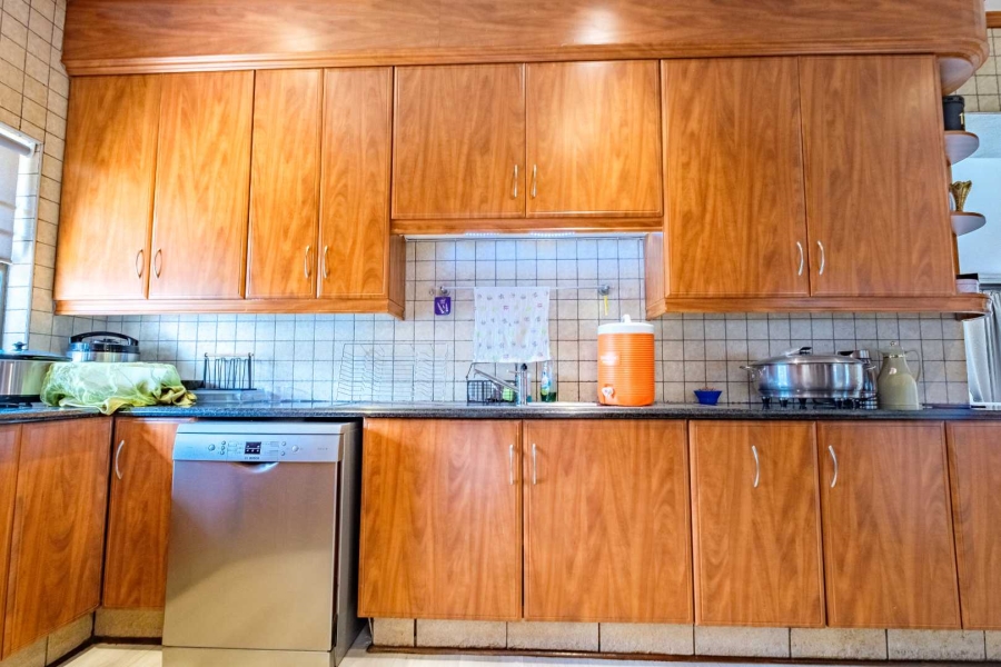 5 Bedroom Property for Sale in Beyerspark Gauteng