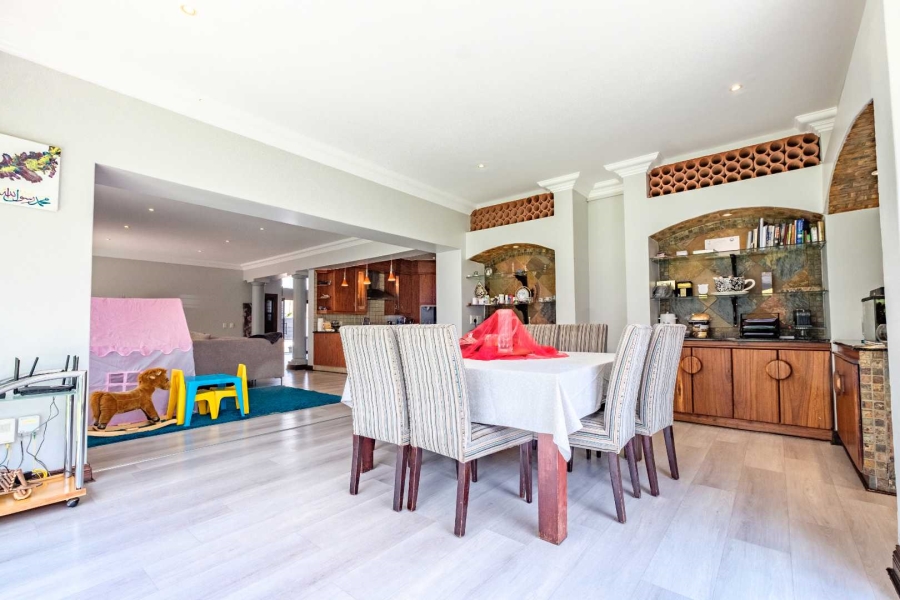 5 Bedroom Property for Sale in Beyerspark Gauteng