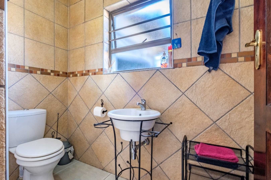 5 Bedroom Property for Sale in Beyerspark Gauteng