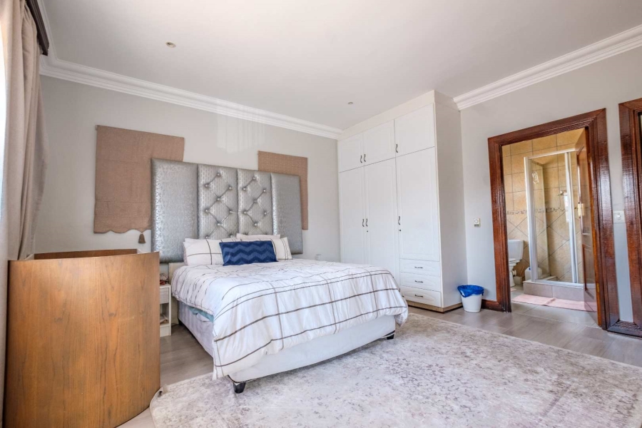 5 Bedroom Property for Sale in Beyerspark Gauteng