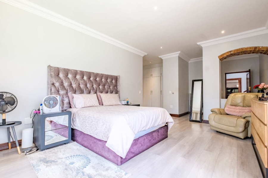 5 Bedroom Property for Sale in Beyerspark Gauteng