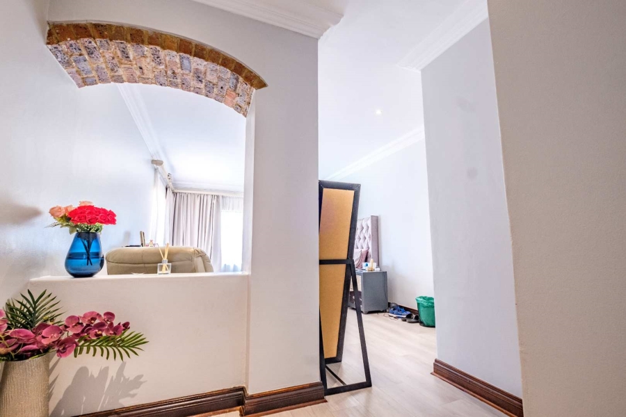 5 Bedroom Property for Sale in Beyerspark Gauteng