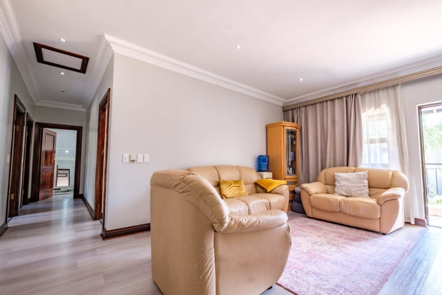 5 Bedroom Property for Sale in Beyerspark Gauteng