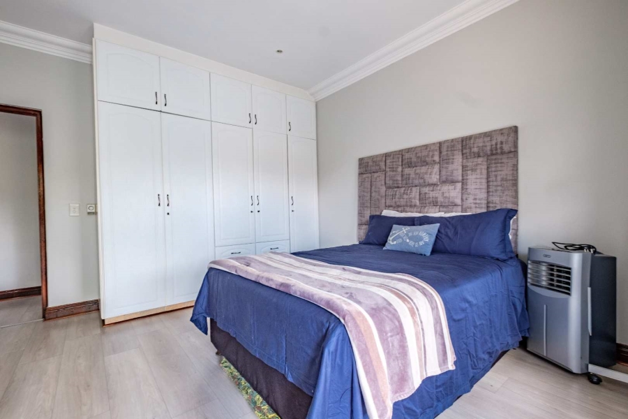 5 Bedroom Property for Sale in Beyerspark Gauteng