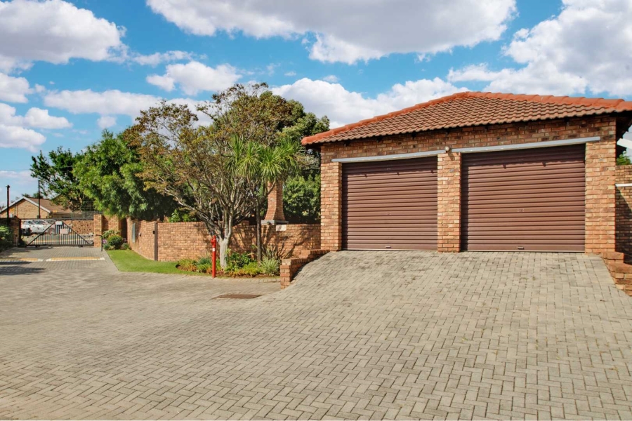 2 Bedroom Property for Sale in Radiokop Gauteng