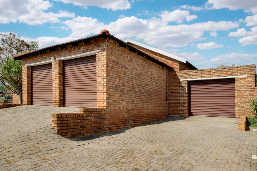 2 Bedroom Property for Sale in Radiokop Gauteng