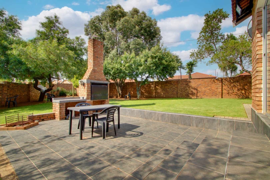 2 Bedroom Property for Sale in Radiokop Gauteng