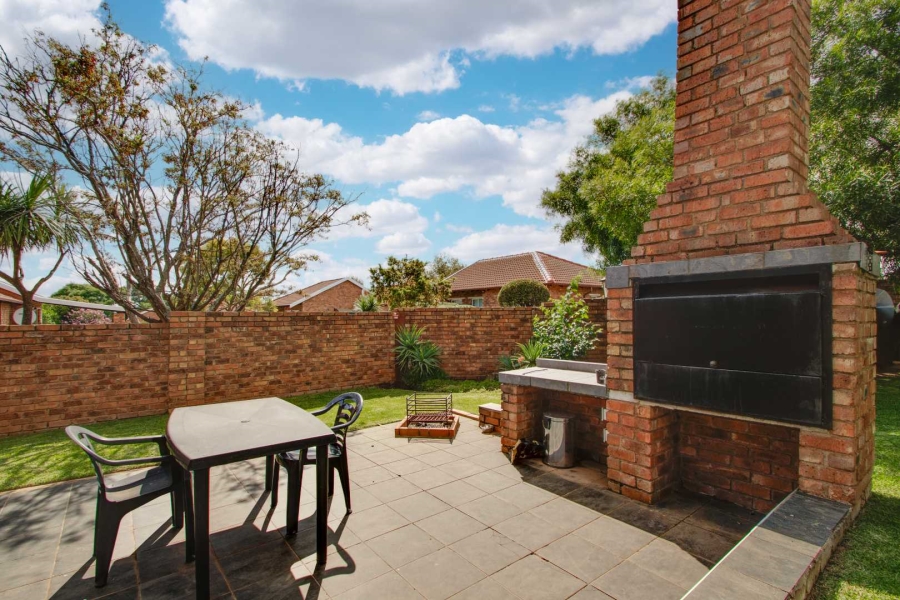 2 Bedroom Property for Sale in Radiokop Gauteng