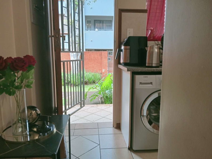 To Let 2 Bedroom Property for Rent in Die Hoewes Gauteng