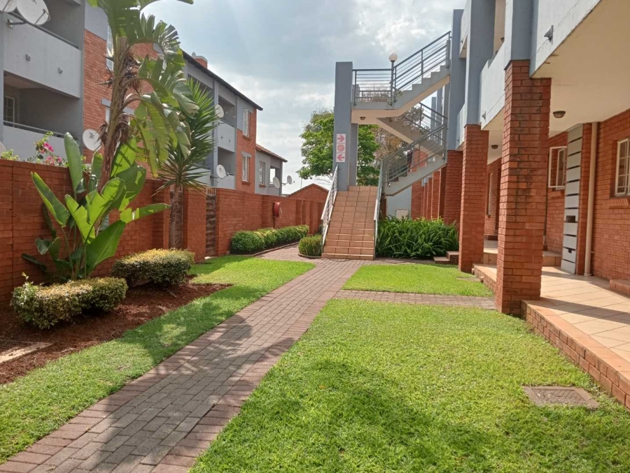 To Let 2 Bedroom Property for Rent in Die Hoewes Gauteng