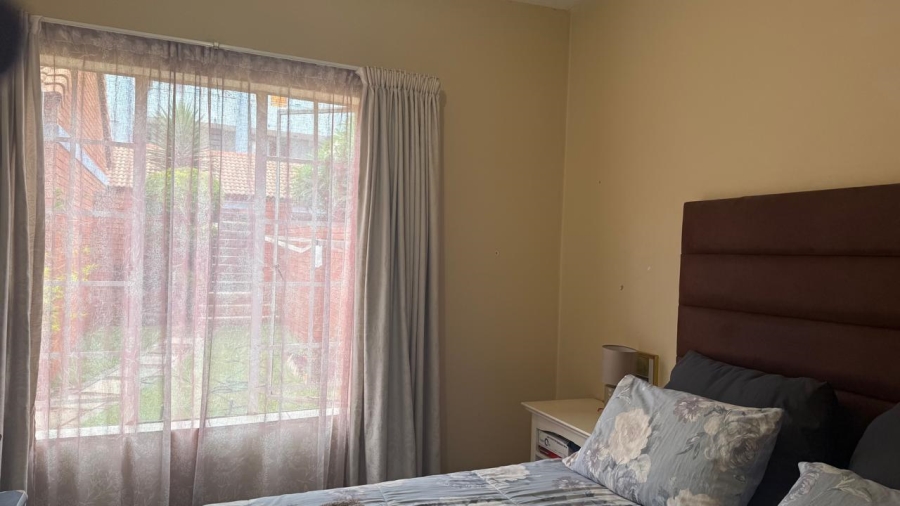 To Let 2 Bedroom Property for Rent in Die Hoewes Gauteng