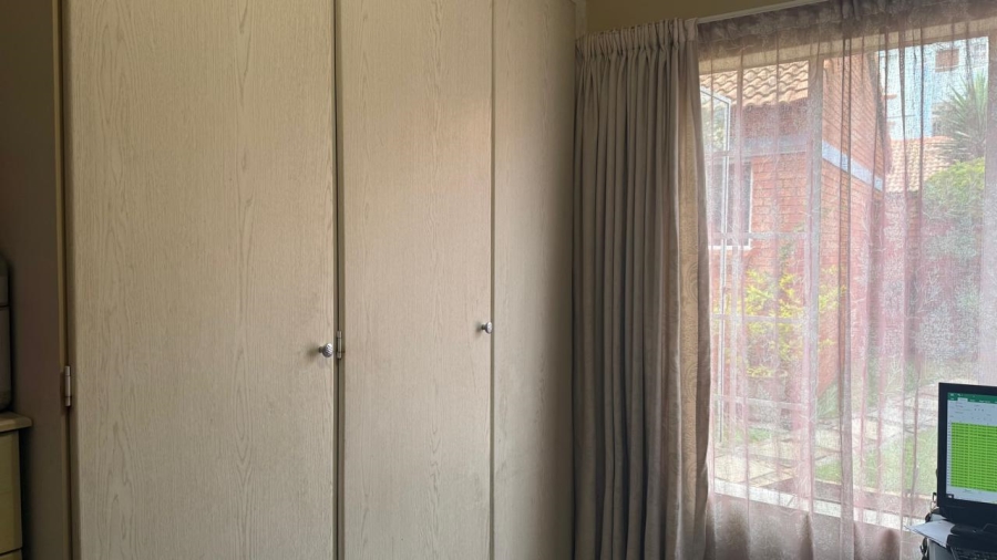 To Let 2 Bedroom Property for Rent in Die Hoewes Gauteng