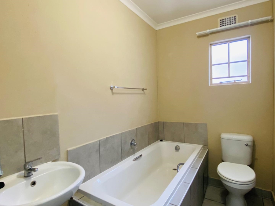 To Let 3 Bedroom Property for Rent in Sky City Gauteng