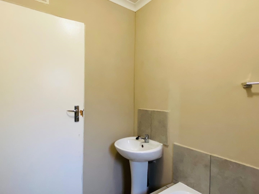 To Let 3 Bedroom Property for Rent in Sky City Gauteng