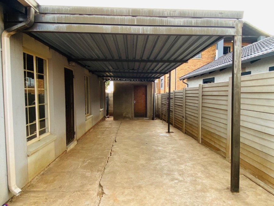 To Let 3 Bedroom Property for Rent in Sky City Gauteng