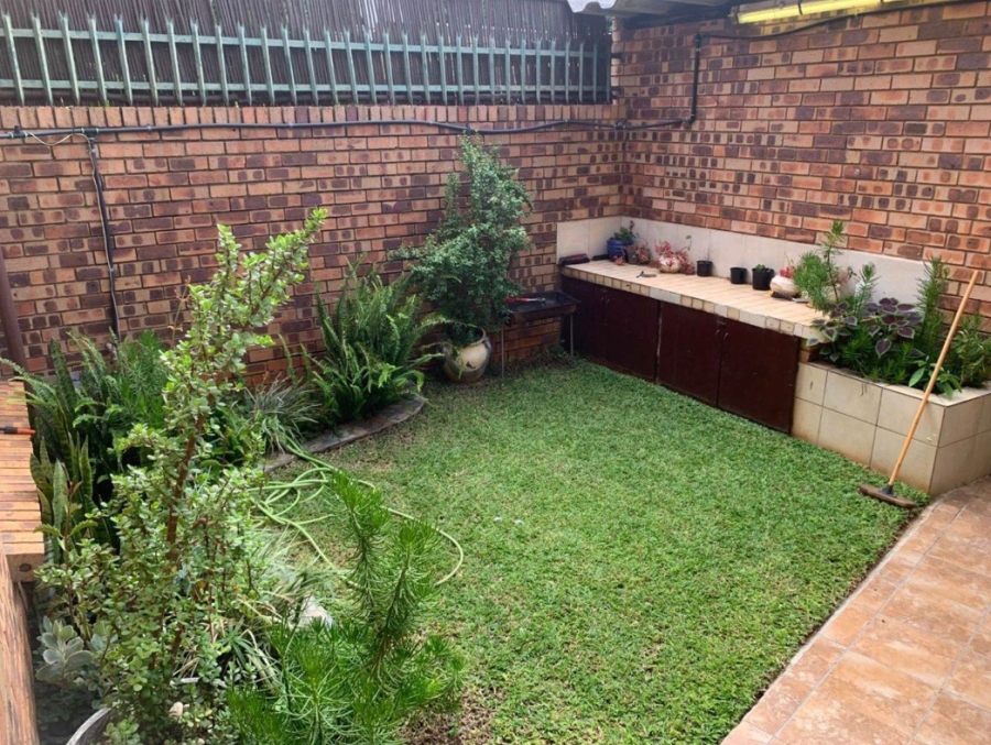 2 Bedroom Property for Sale in Weavind Park Gauteng