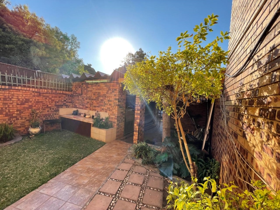 2 Bedroom Property for Sale in Weavind Park Gauteng