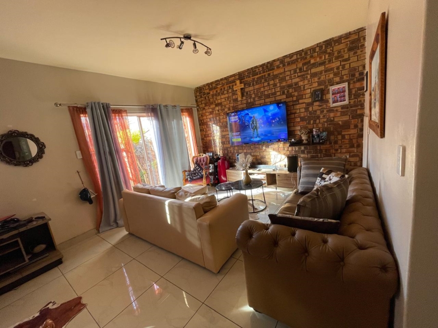 2 Bedroom Property for Sale in Weavind Park Gauteng