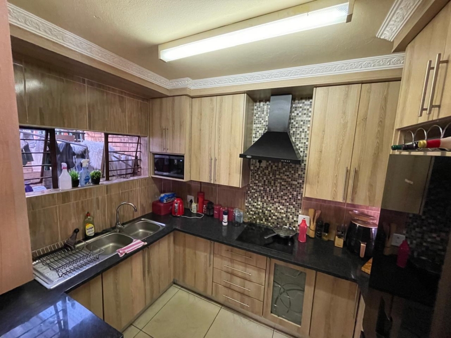 2 Bedroom Property for Sale in Weavind Park Gauteng