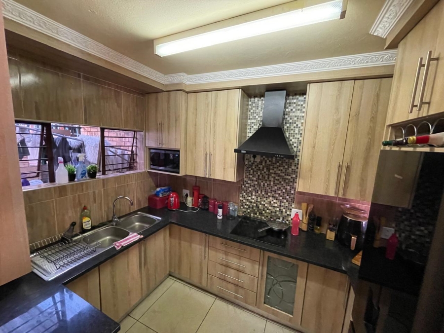 2 Bedroom Property for Sale in Weavind Park Gauteng