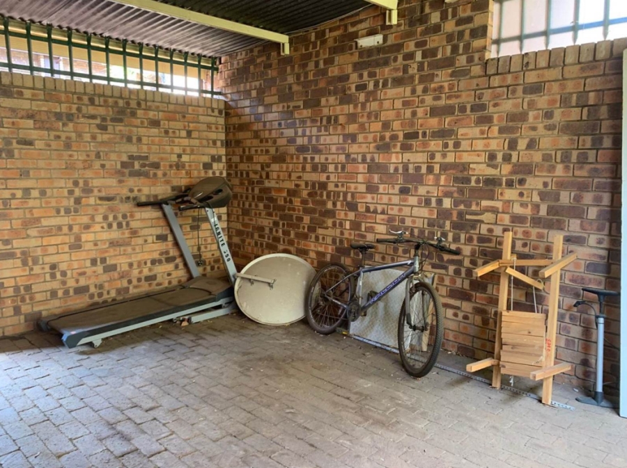 2 Bedroom Property for Sale in Weavind Park Gauteng