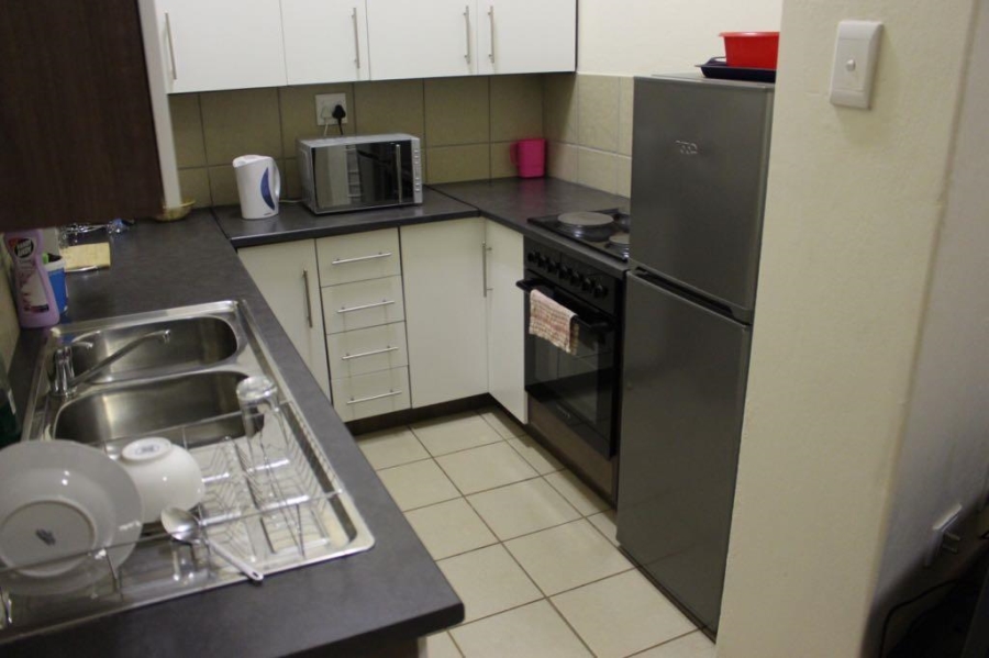 To Let 1 Bedroom Property for Rent in Die Hoewes Gauteng
