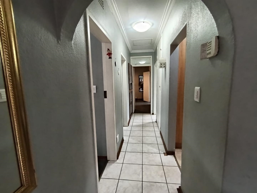 3 Bedroom Property for Sale in Birchleigh North Gauteng