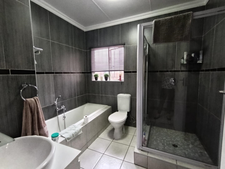 3 Bedroom Property for Sale in Birchleigh North Gauteng