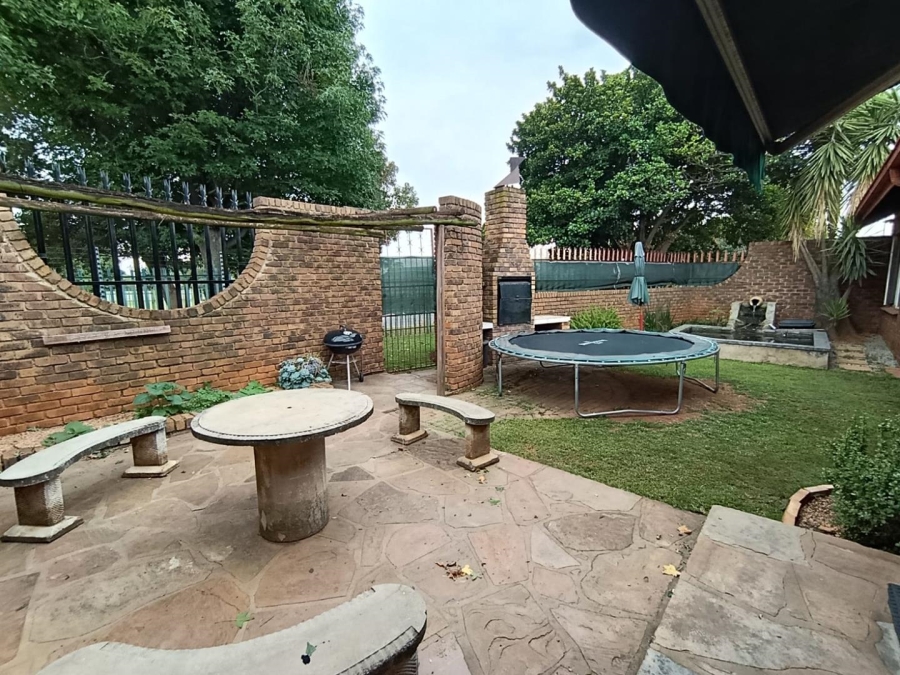 3 Bedroom Property for Sale in Birchleigh North Gauteng