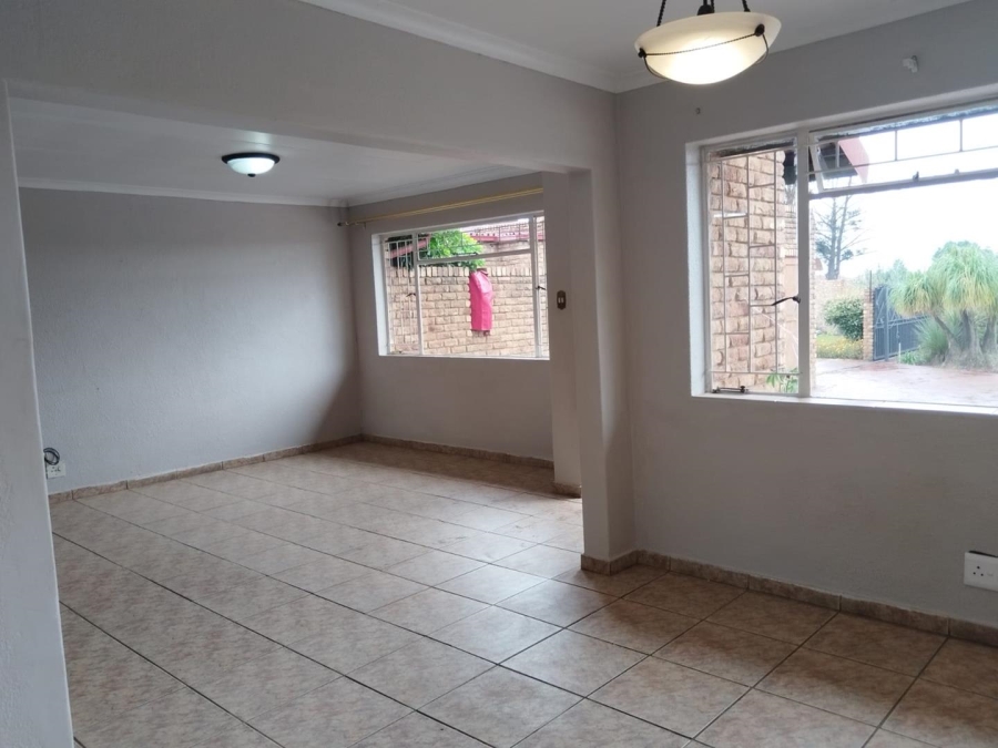 3 Bedroom Property for Sale in Glen Marais Gauteng