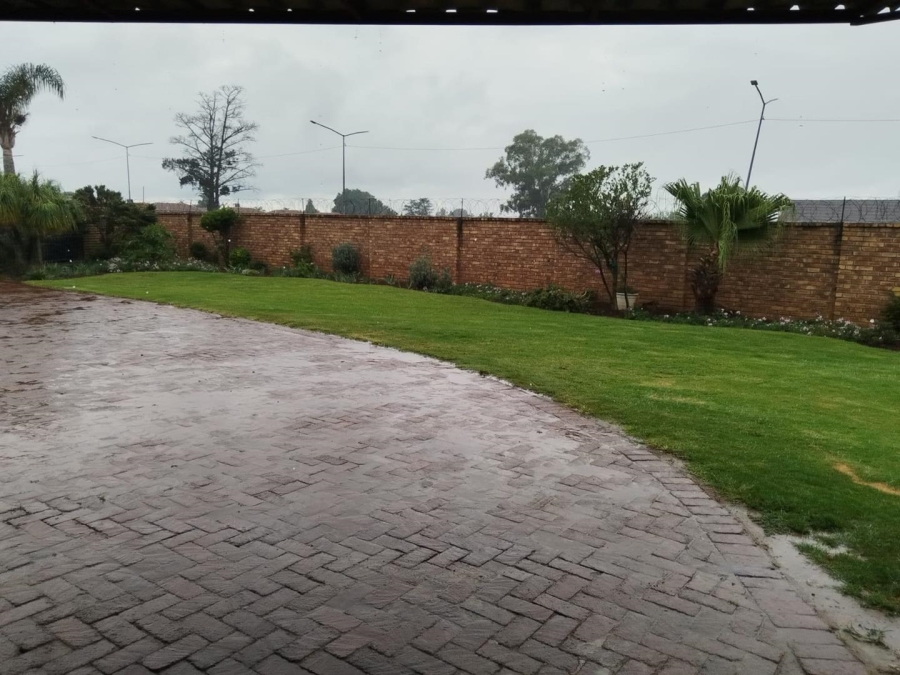 3 Bedroom Property for Sale in Glen Marais Gauteng