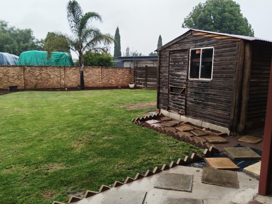 3 Bedroom Property for Sale in Glen Marais Gauteng