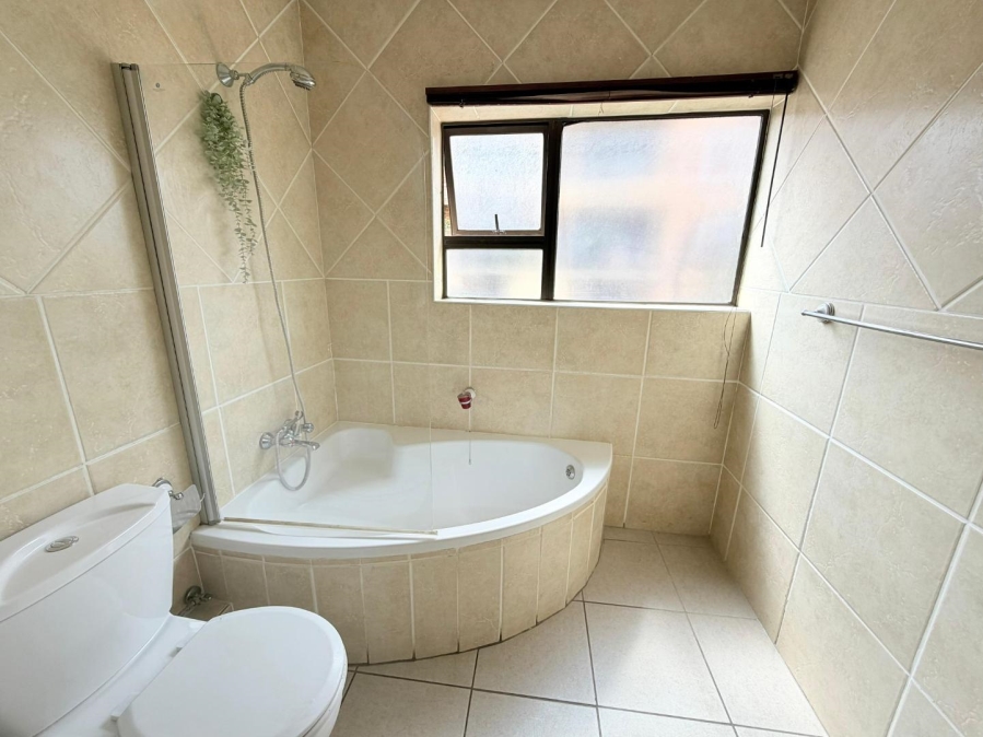 1 Bedroom Property for Sale in Mulbarton Gauteng