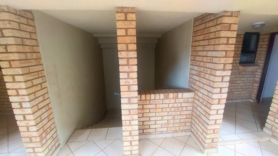 1 Bedroom Property for Sale in Mulbarton Gauteng
