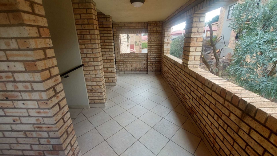 1 Bedroom Property for Sale in Mulbarton Gauteng