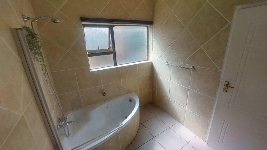 1 Bedroom Property for Sale in Mulbarton Gauteng