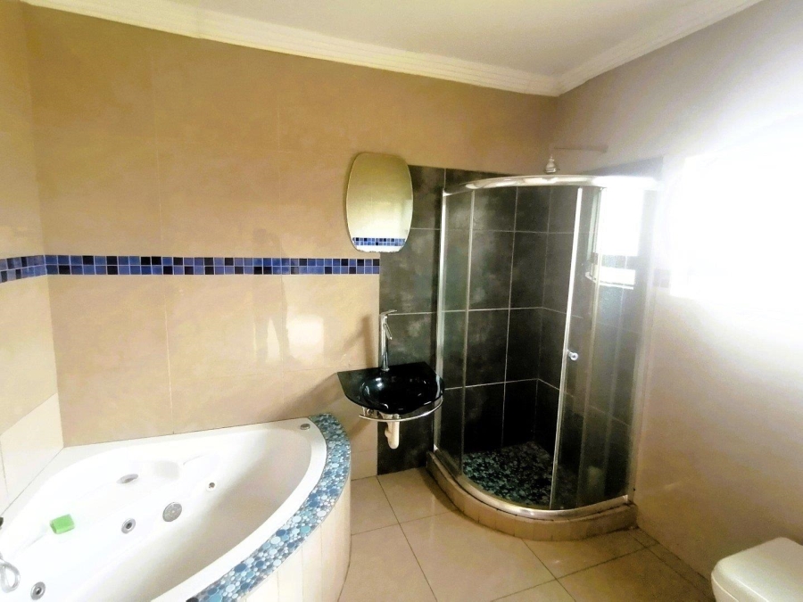 5 Bedroom Property for Sale in Amandasig Gauteng