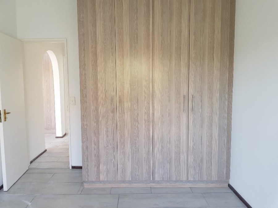 To Let 2 Bedroom Property for Rent in Lonehill Gauteng