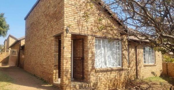 2 Bedroom Property for Sale in Kosmosdal Gauteng