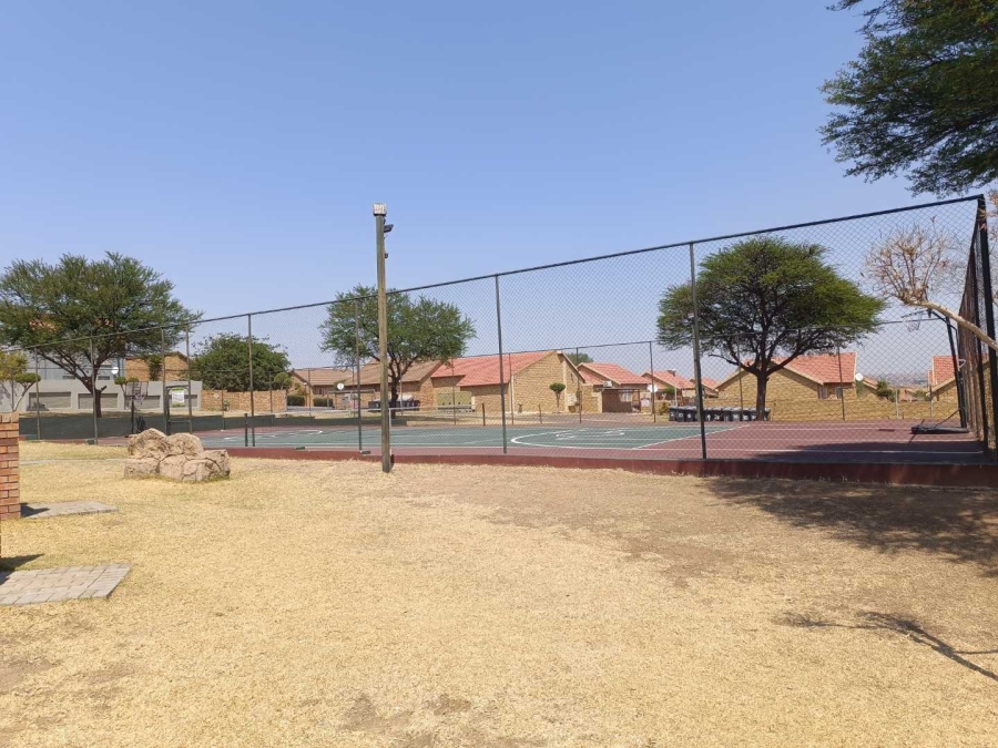 2 Bedroom Property for Sale in Kosmosdal Gauteng